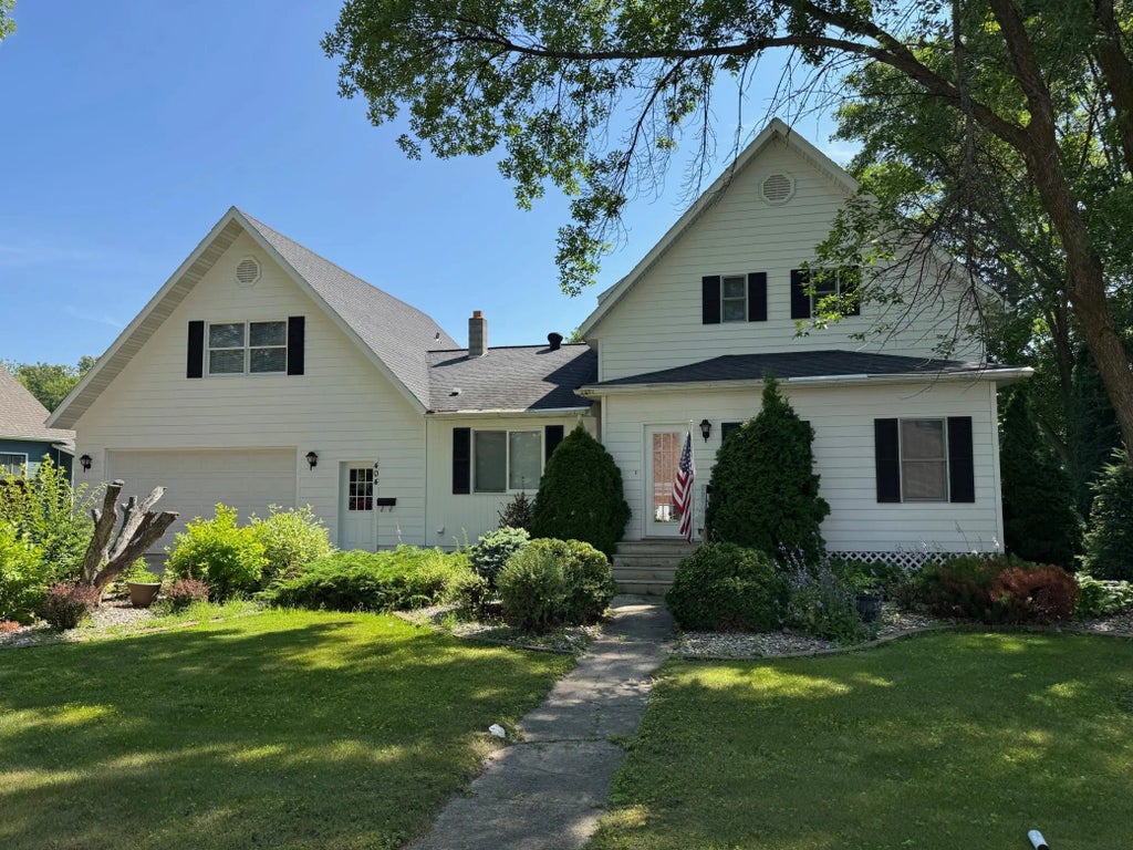 404 Main Avenue N, Roseau