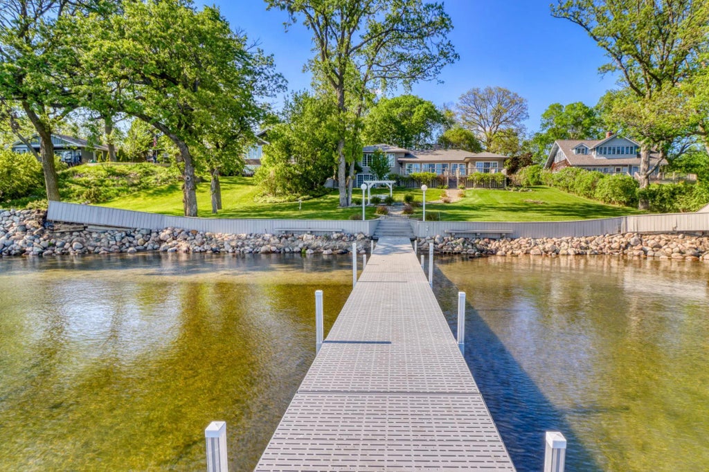 919 N Shore Drive, Detroit Lakes