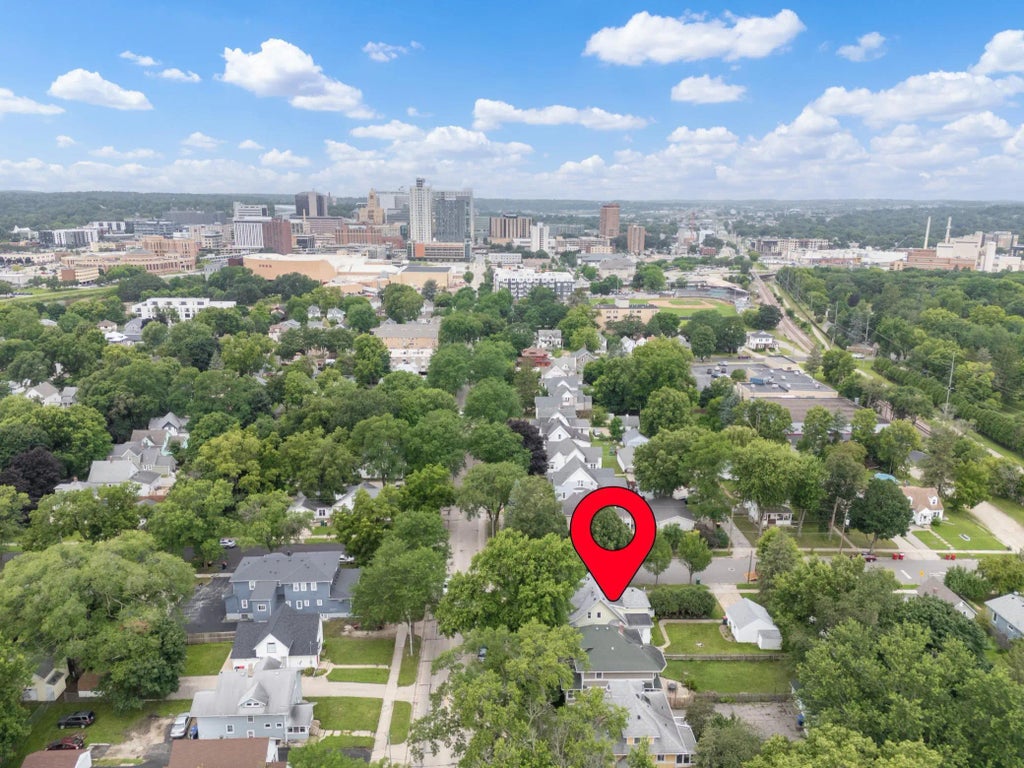 909 E Center Street, Rochester