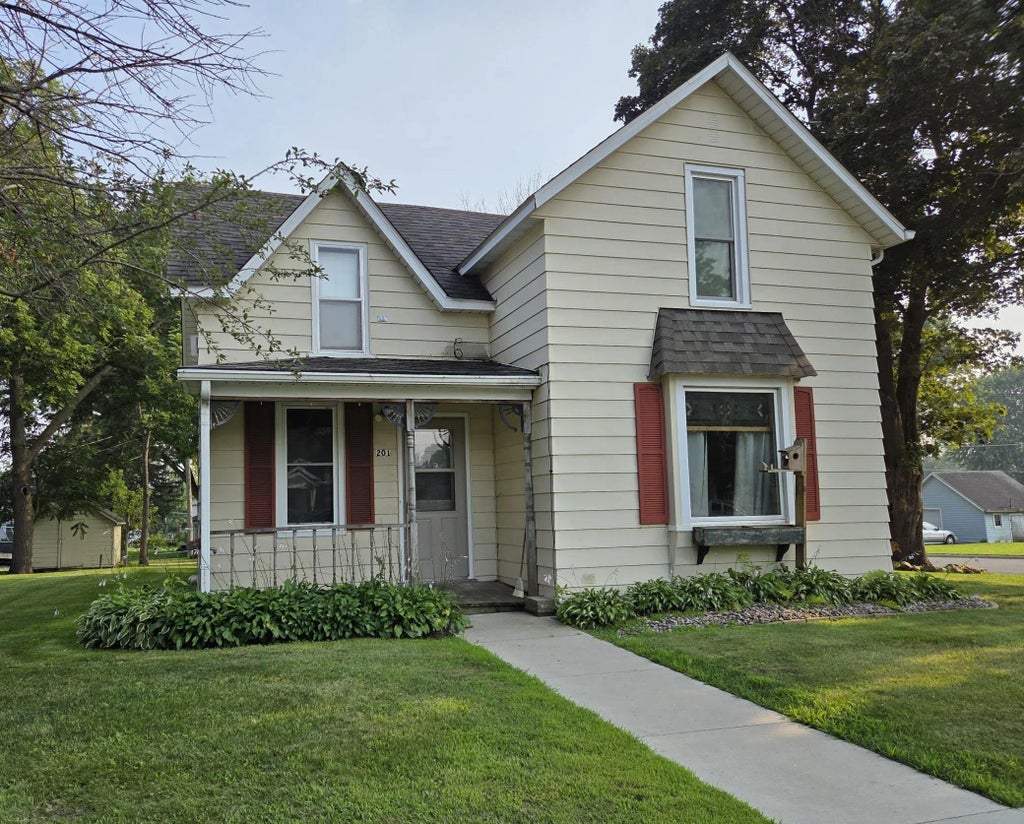 201 1st Street Se, Hayfield