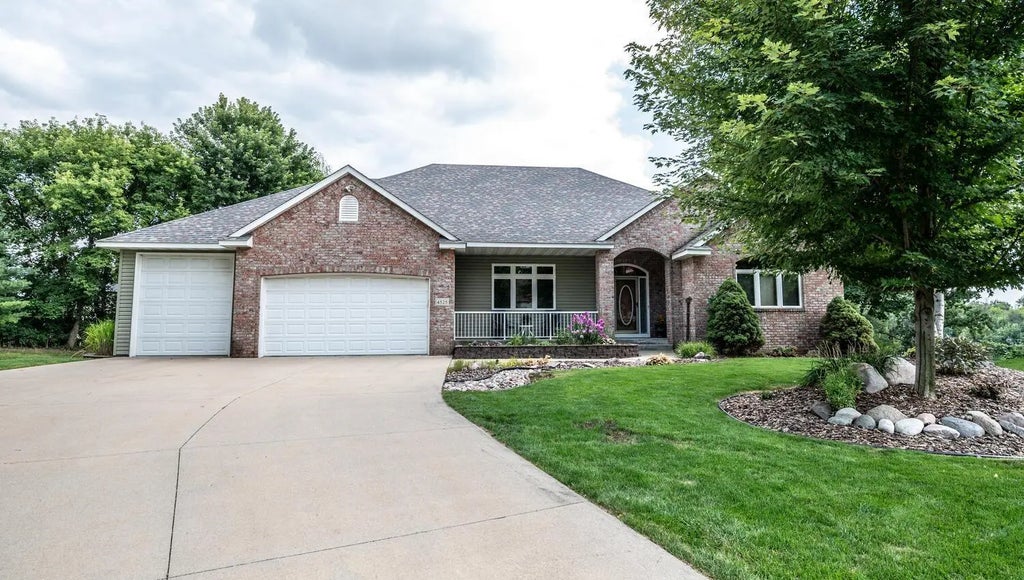 4525 Alicia Drive, Eagan