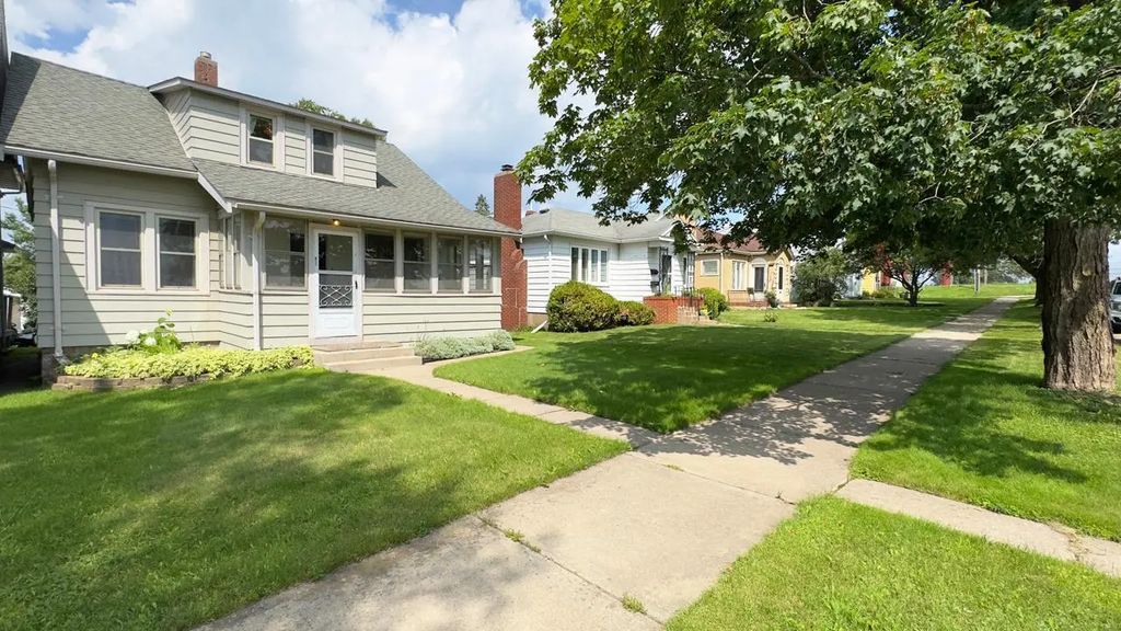 817 Harrison Street, Eveleth