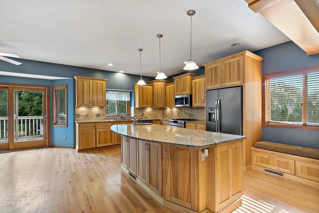 3960 Versailles Court, Eagan