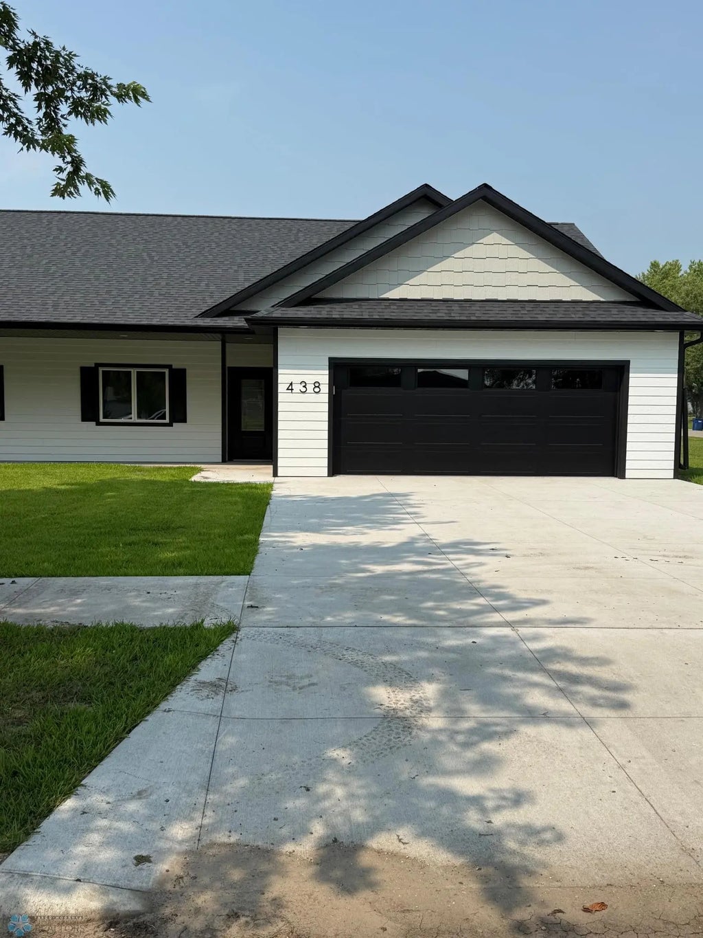 438 4th Street, Wyndmere