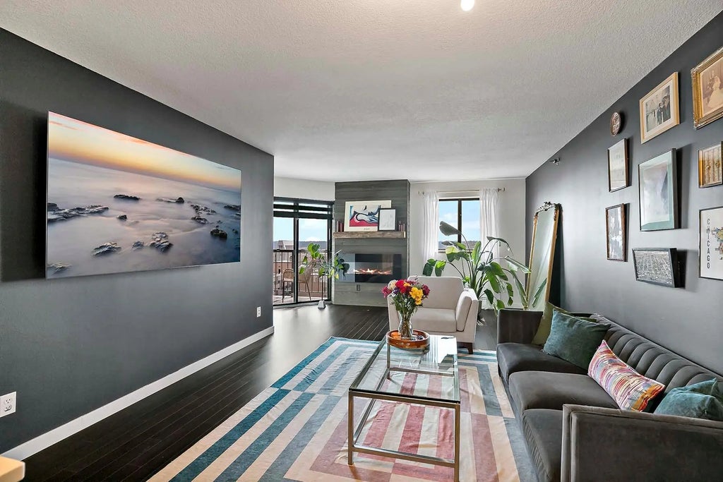 78 10th Street E 2004, Saint Paul