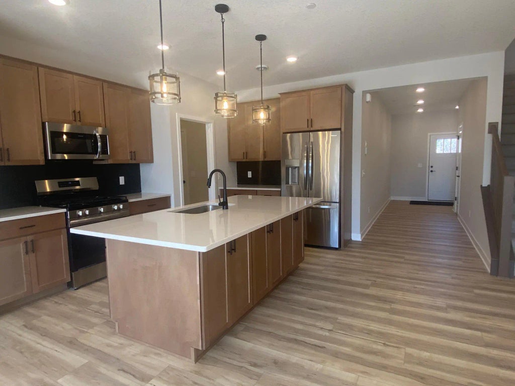 13751 Hollybrook Circle, Apple Valley