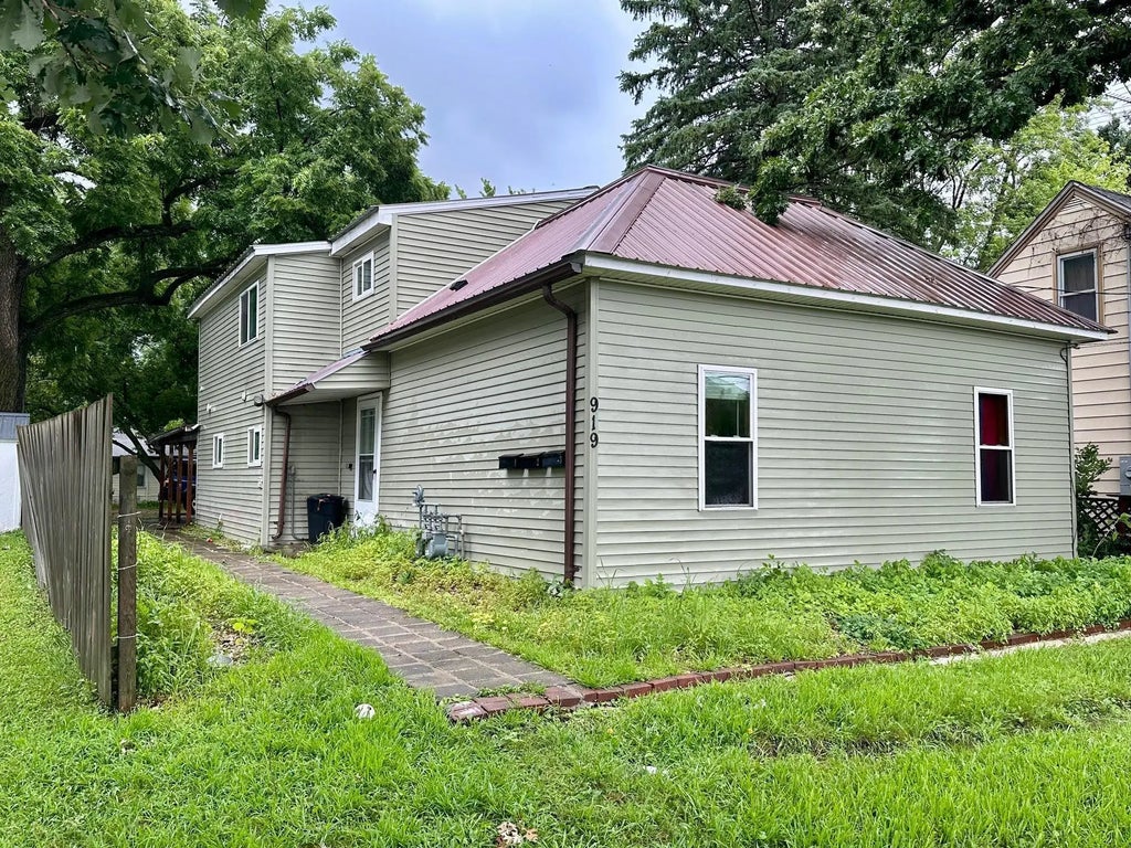 919 W Front Street, Albert Lea