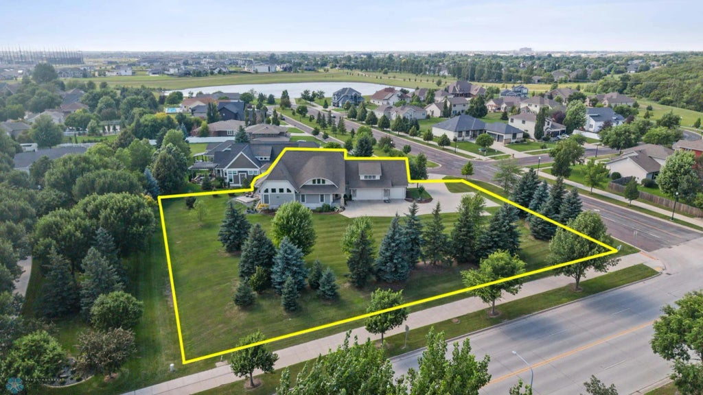 2508 Rose Creek Parkway S, Fargo