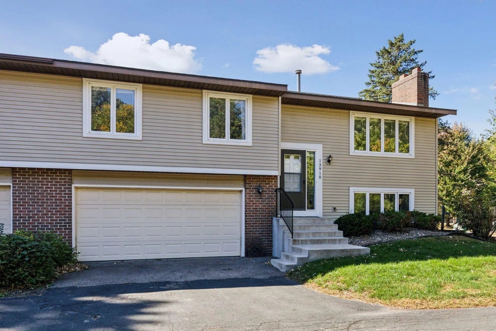 13910 Herald Court, Apple Valley