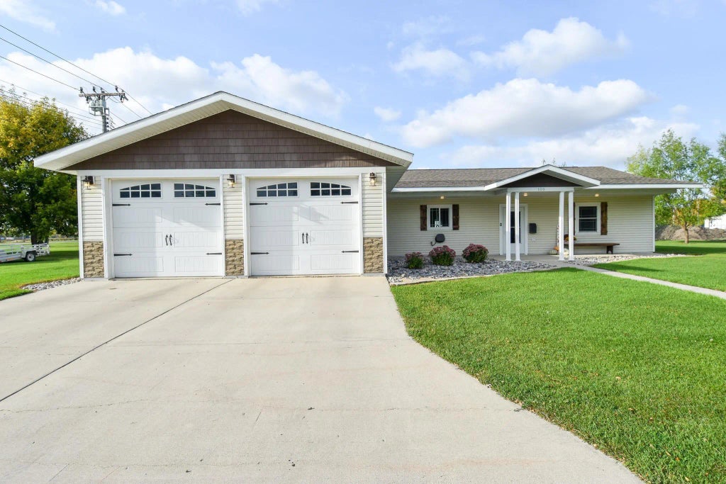 109 E 5th Street, Argyle