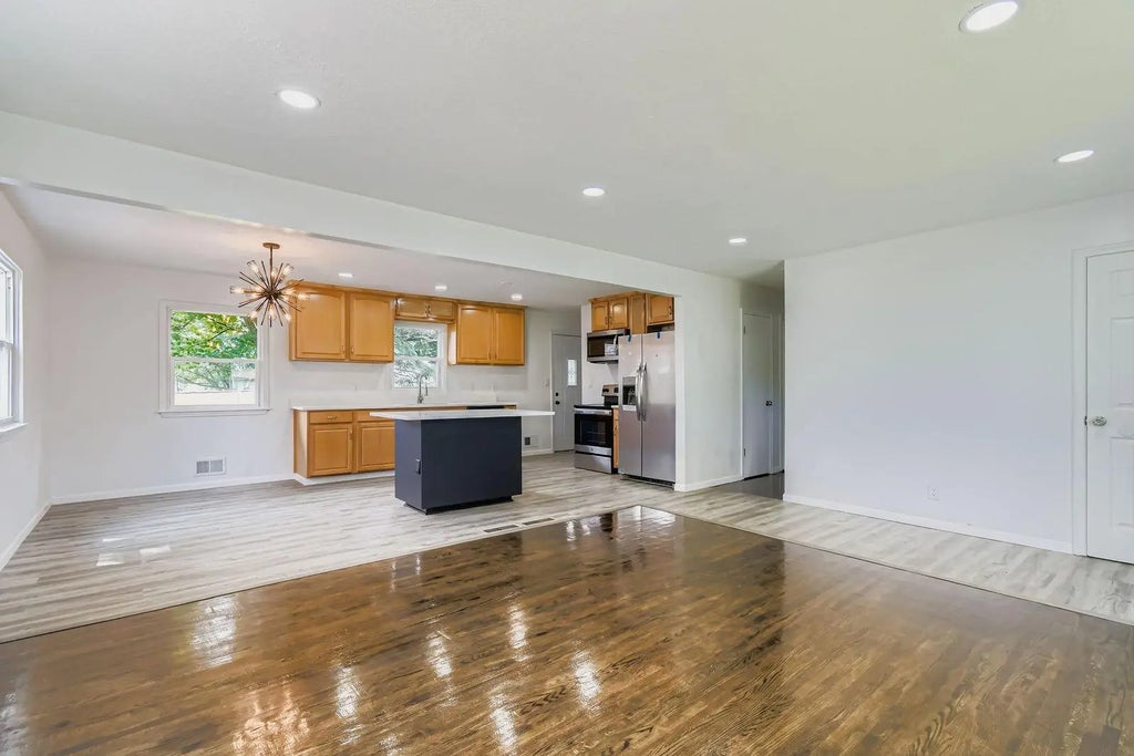 6807 Quail Avenue N, Brooklyn Center