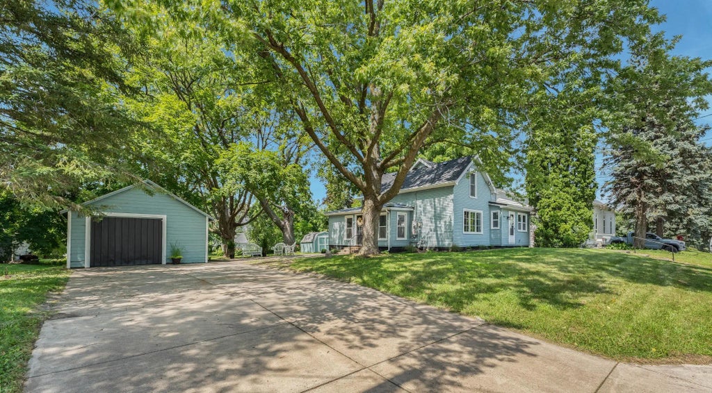 909 6th Avenue, Howard Lake