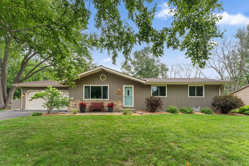 10525 Nesbitt Avenue S, Bloomington