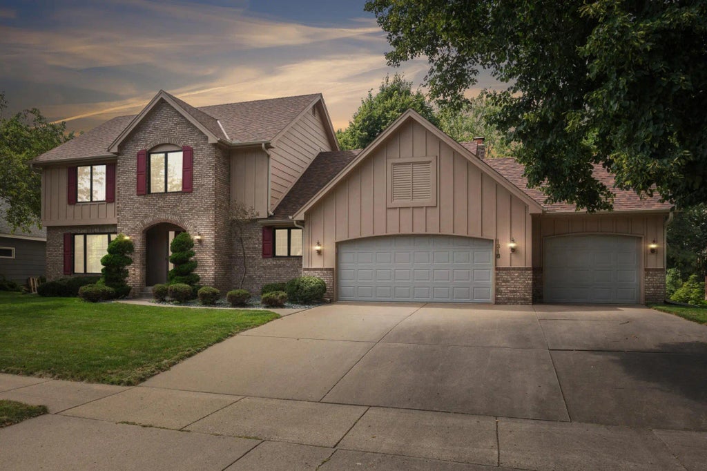 1318 W Royal Oaks Drive, Shoreview
