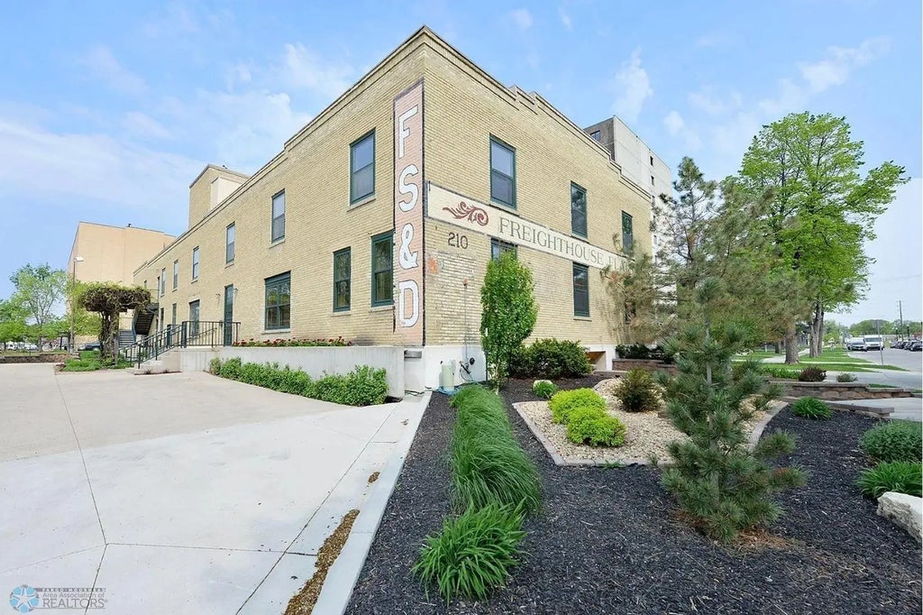 210 11th Street N 104, Fargo