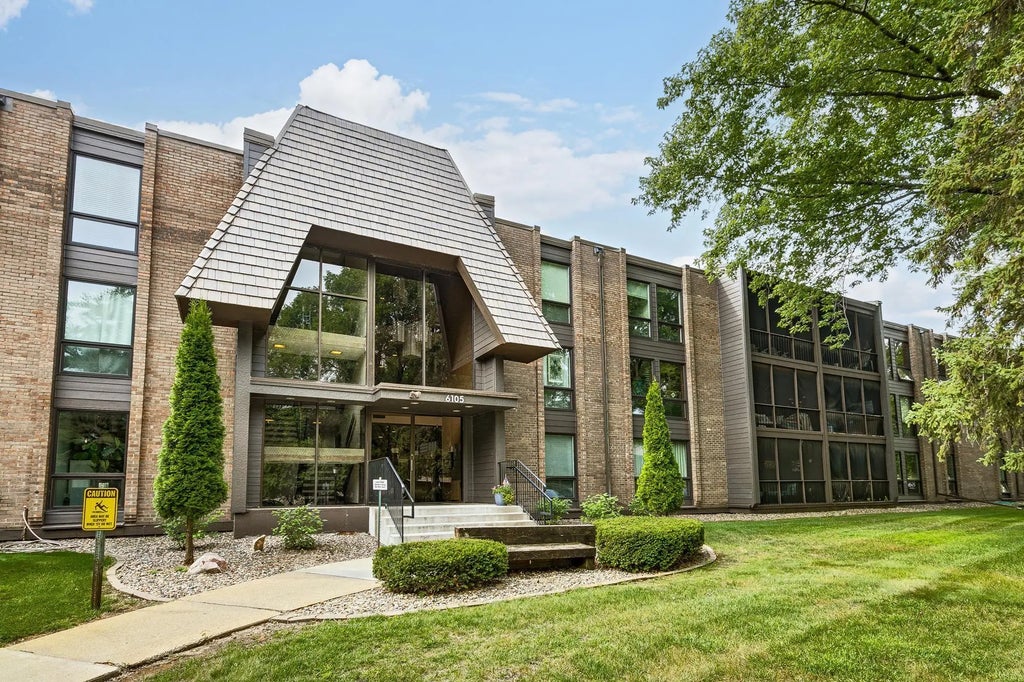 6105 Lincoln Drive 231, Edina