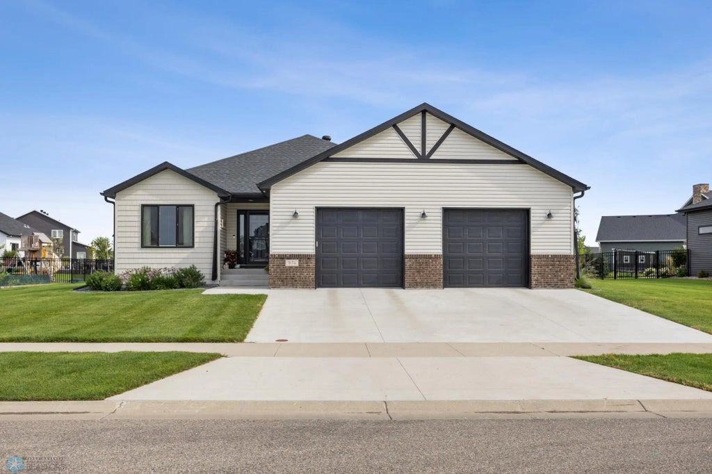 974 50th Avenue W, West Fargo