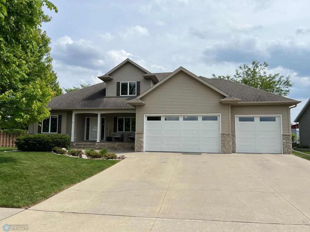 6176 Martens Way S, Fargo