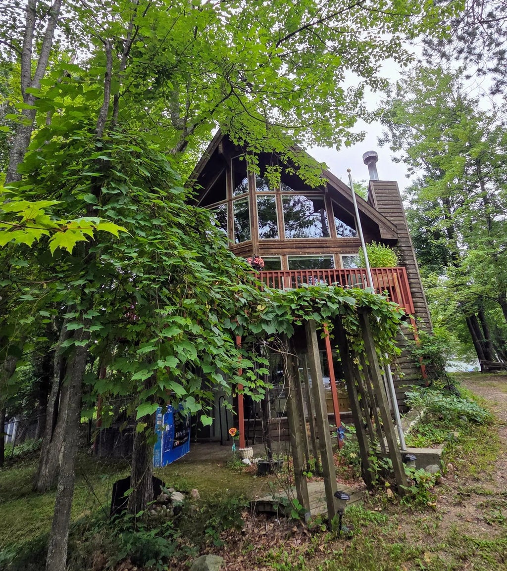 60 Polk Street, Cohasset