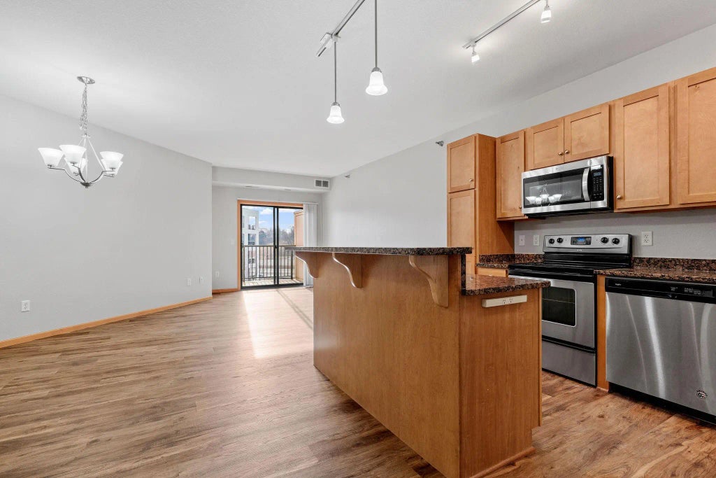 1155 Ford Road 504, Saint Louis Park