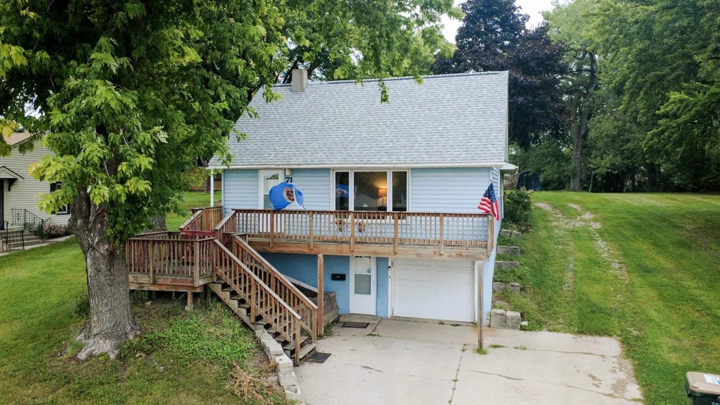 71 4th Avenue Nw, Hutchinson