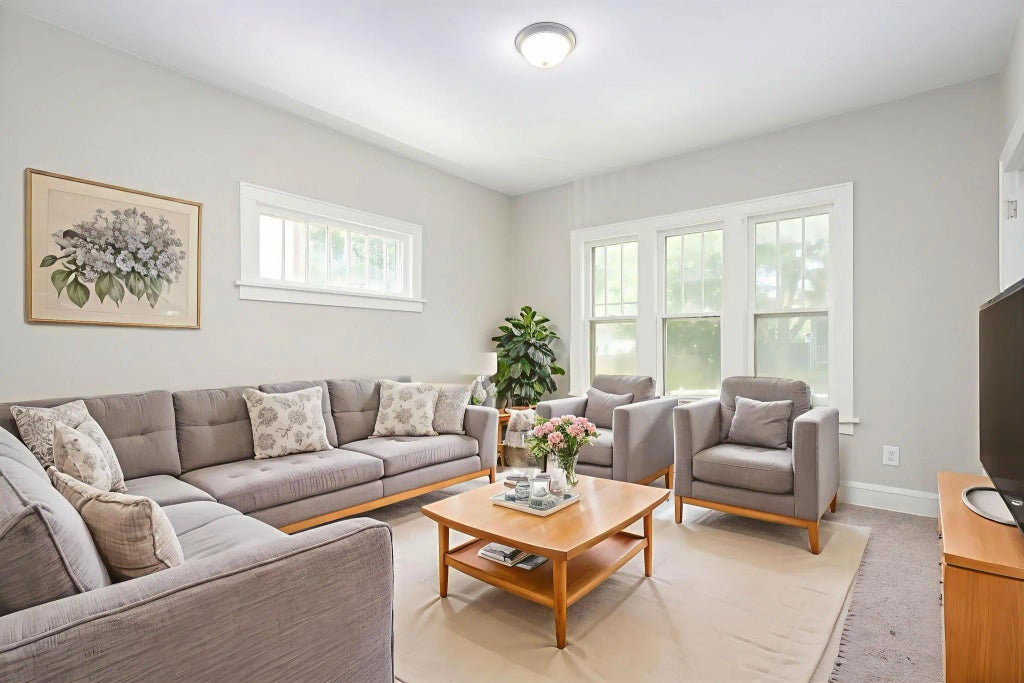 42 Front Avenue, Saint Paul