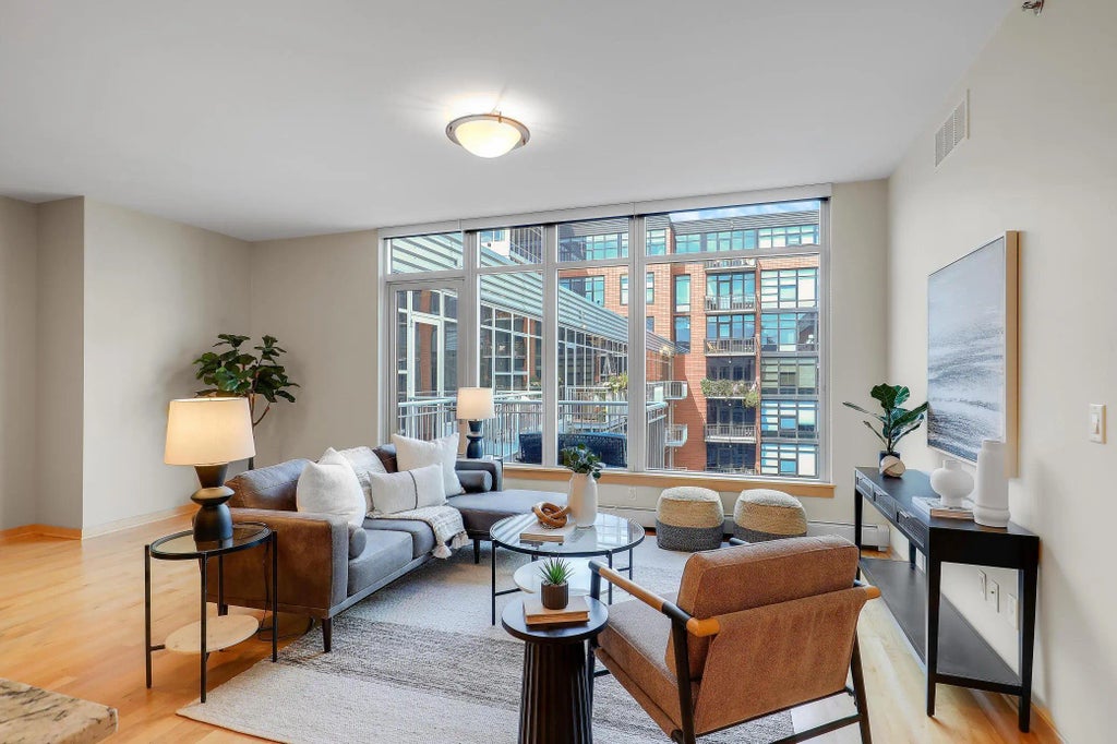 215 10th Avenue S 727, Minneapolis