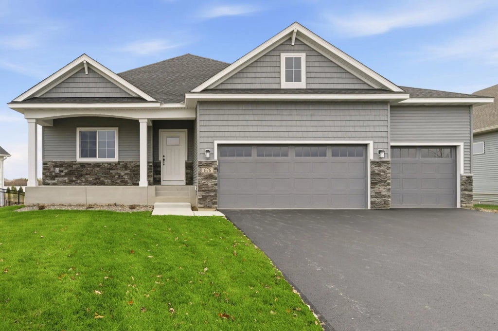 676 Goldenrod Court, Delano