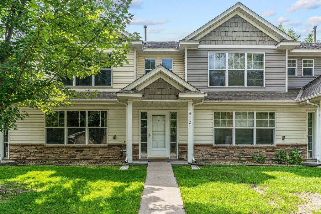 6121 32nd Avenue N, Crystal