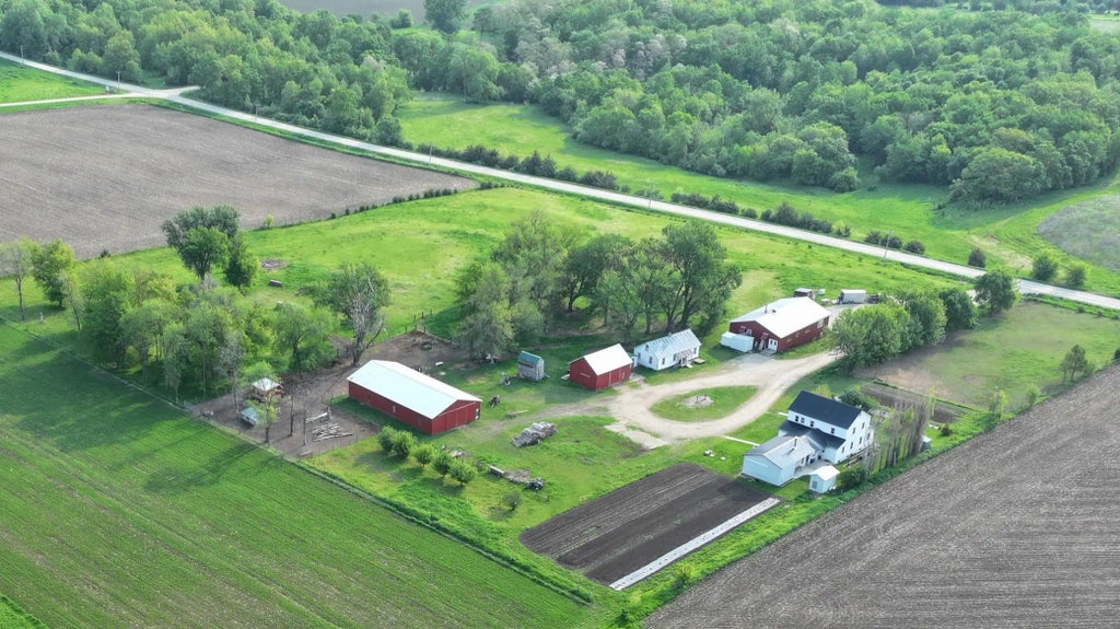 16325 351st Avenue, Amherst Twp