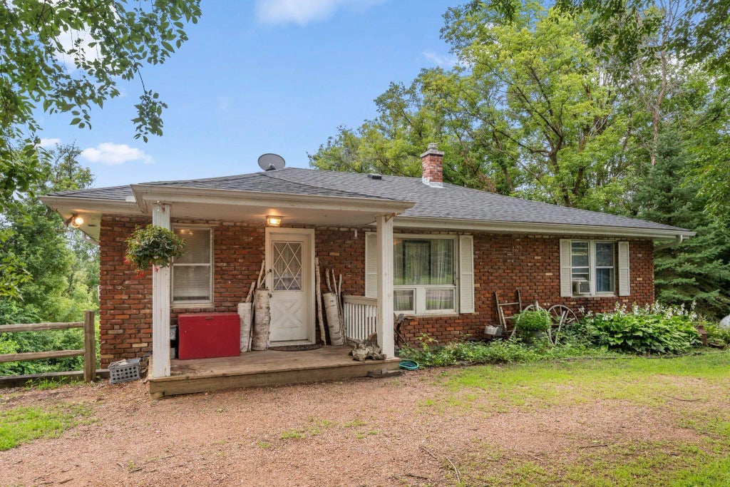 6013 County Road 6, Independence