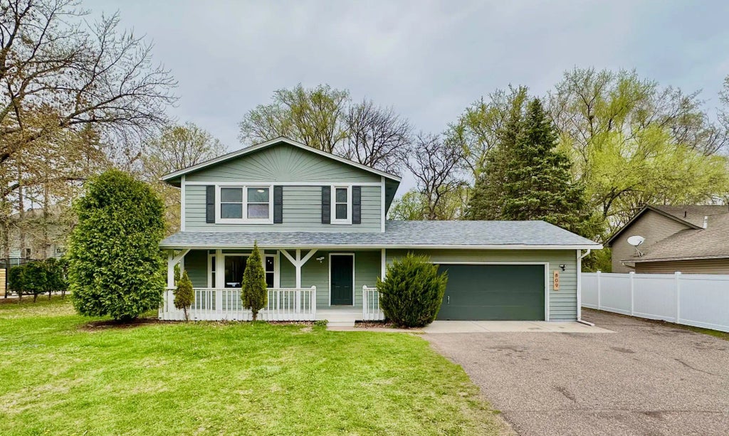 809 Wagon Wheel Trail, Mendota Heights