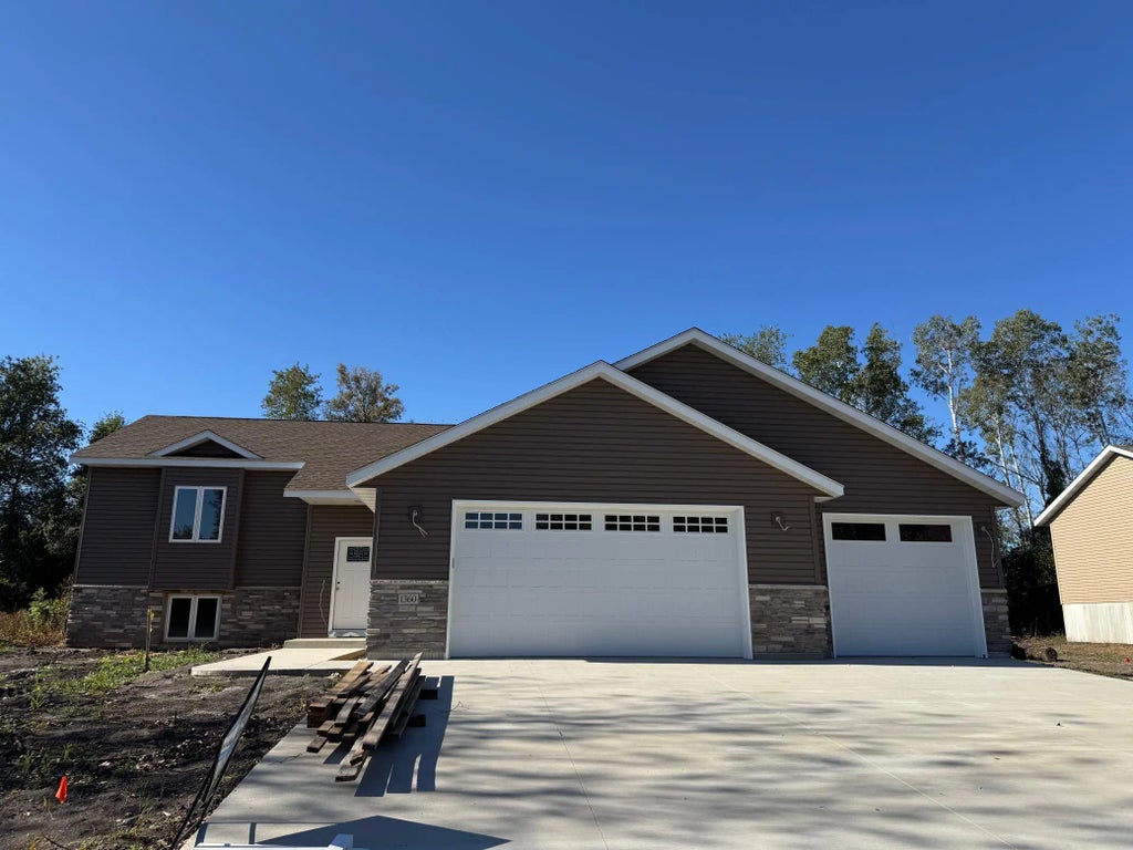 1360 Greenleaf Road, Owatonna