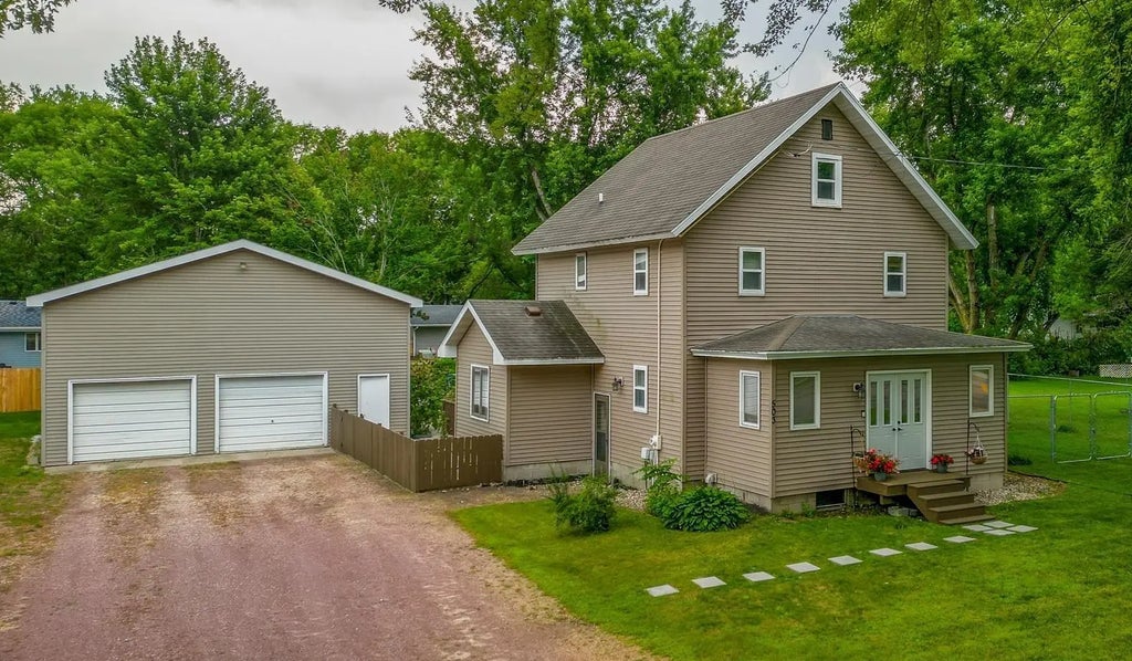 503 Central Avenue S, Mapleton