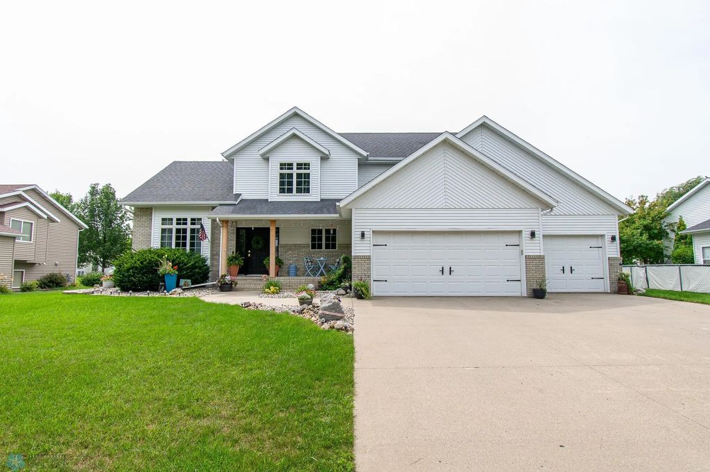 3304 44th Avenue S, Fargo