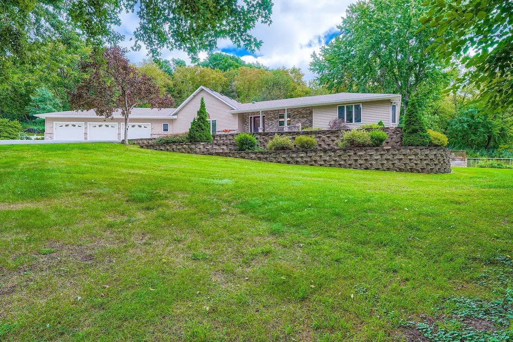 28800 Gaylord Avenue, Cannon Falls