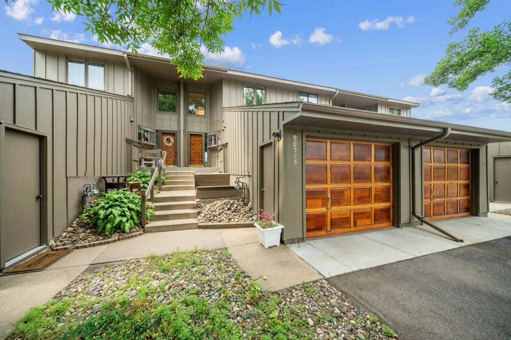 9052 Neill Lake Road B, Eden Prairie