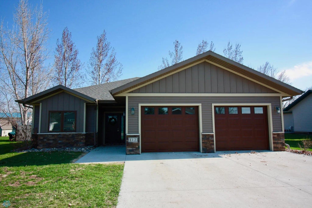 112 Dakota Drive, Hankinson