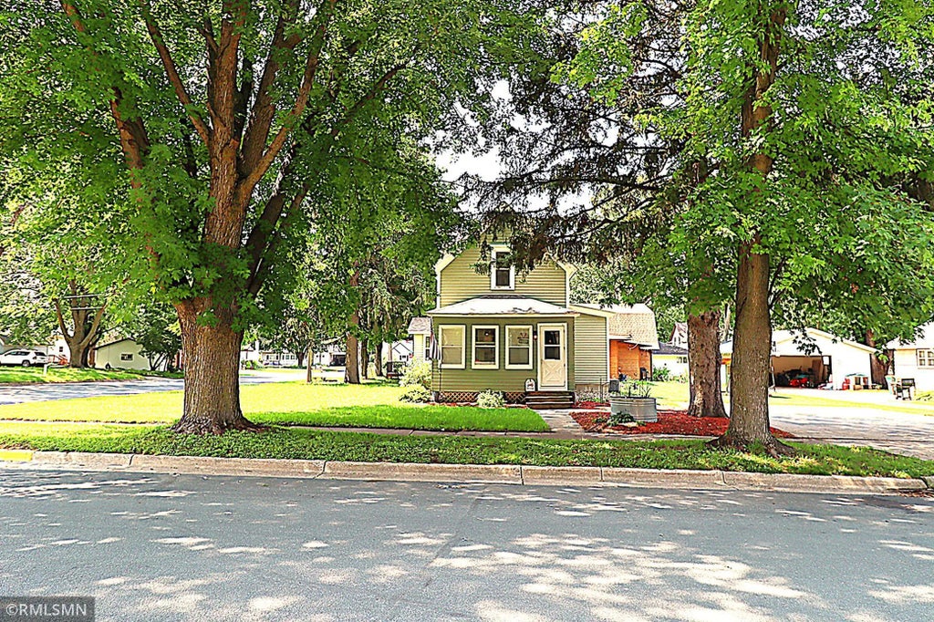 711 2nd Street N, Dassel