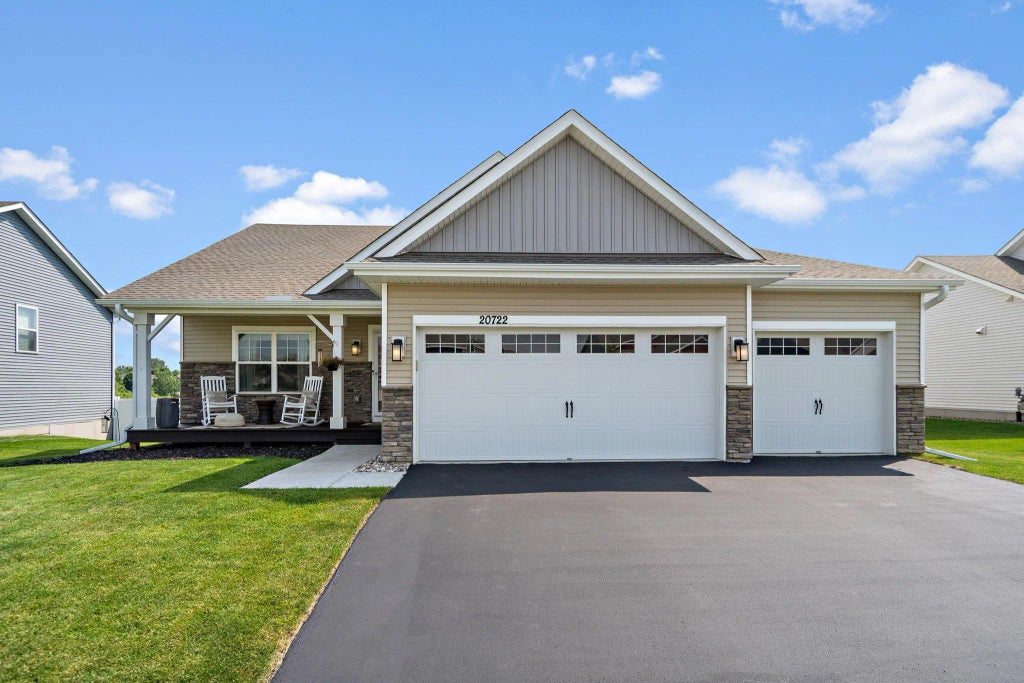 20722 Glade Avenue, Lakeville