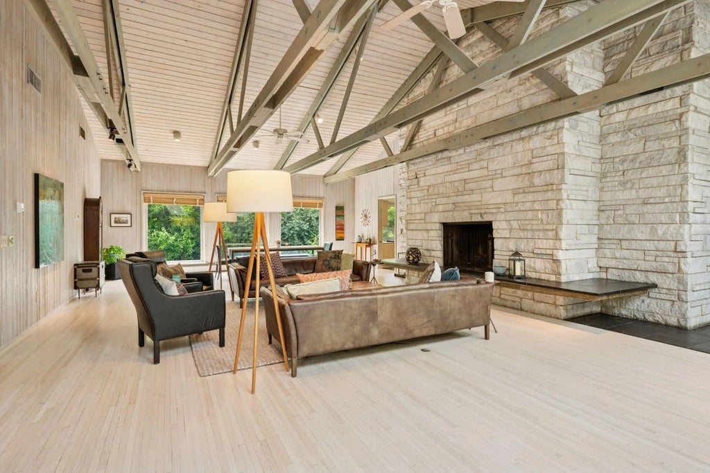 3325 W 34 1/2 Street, Minneapolis