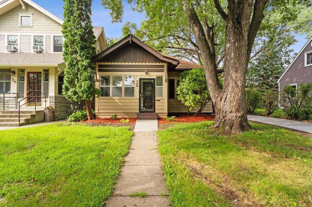740 Como Avenue, Saint Paul