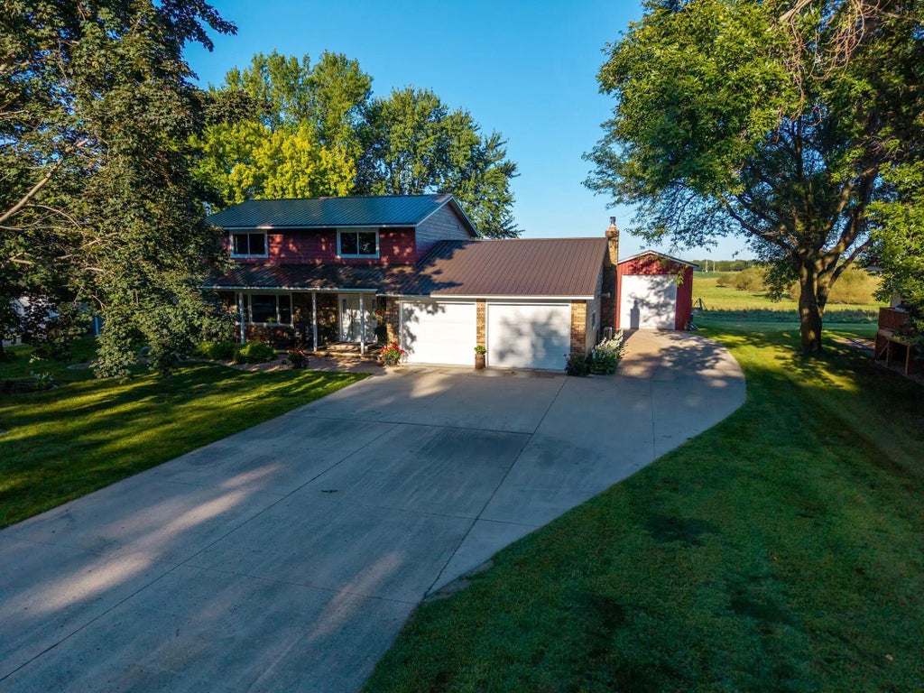 1308 County Road 9 Se, Willmar