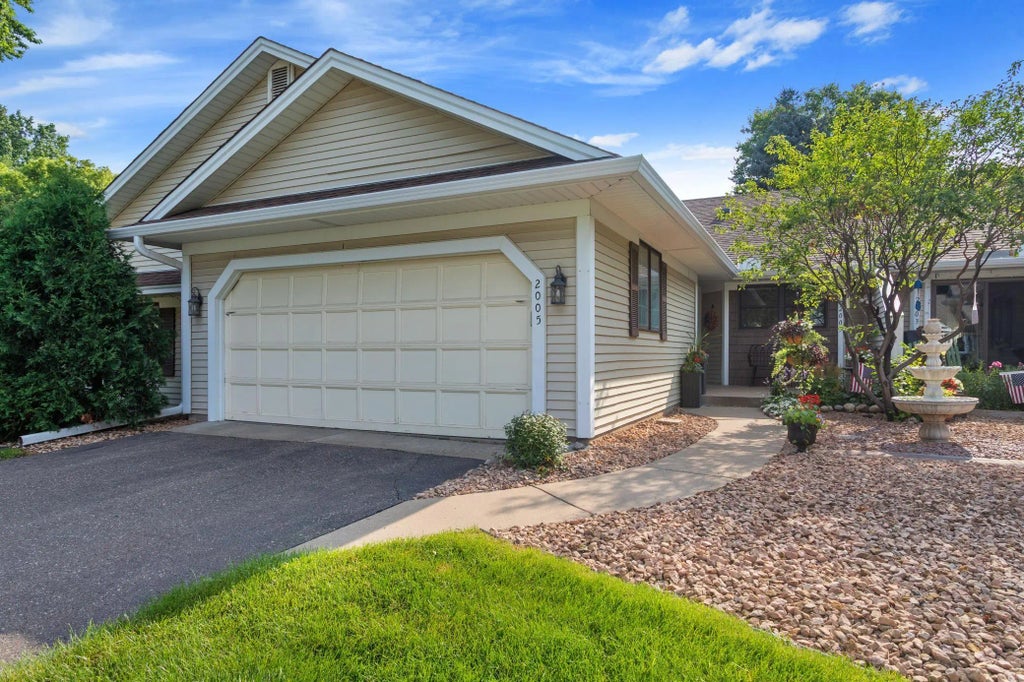 2005 28th Avenue Nw 102, New Brighton