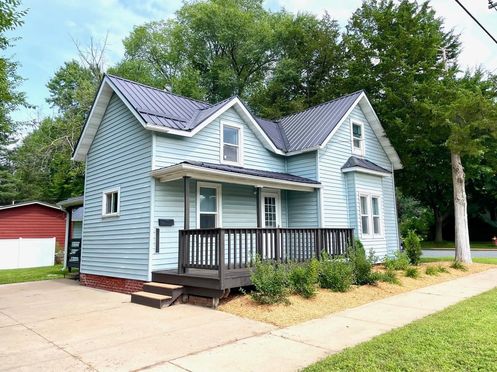 921 14th Avenue E, Menomonie