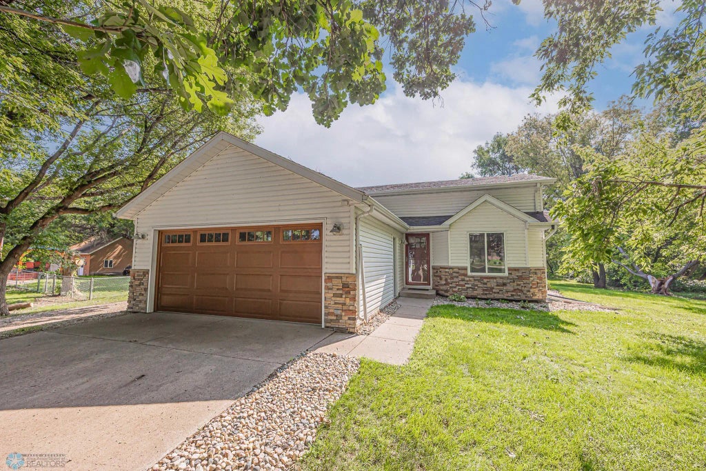 7622 Shadow Lane, Horace