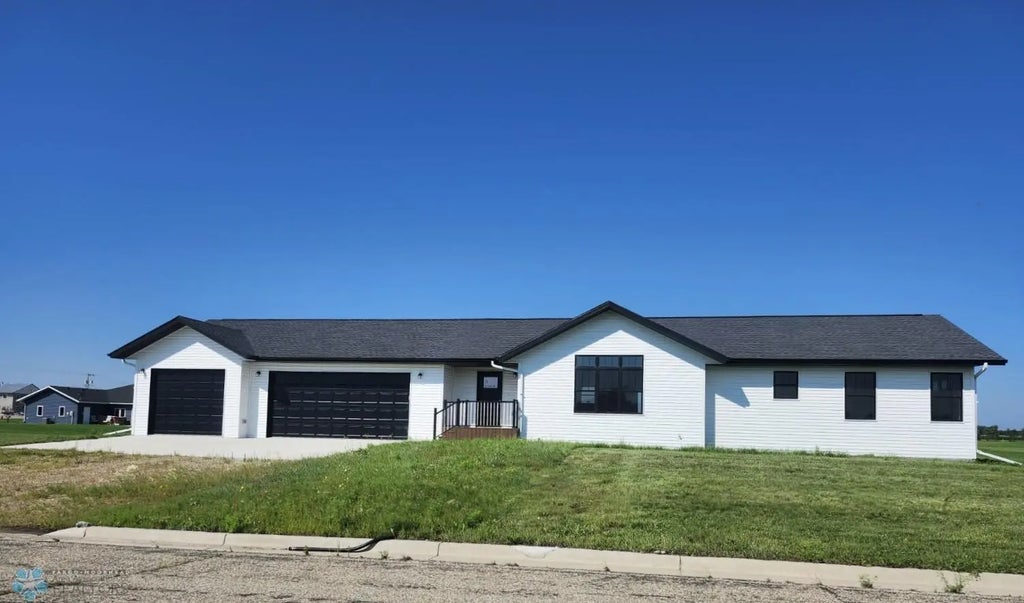 208 4th Street Nw, Gwinner