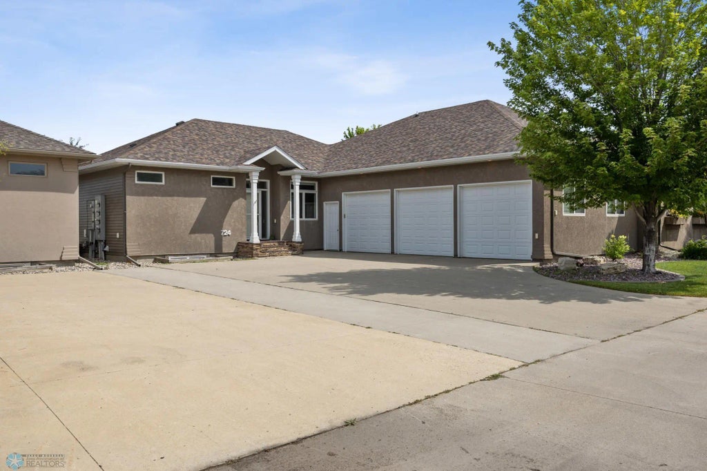 724 Northridge Way, West Fargo