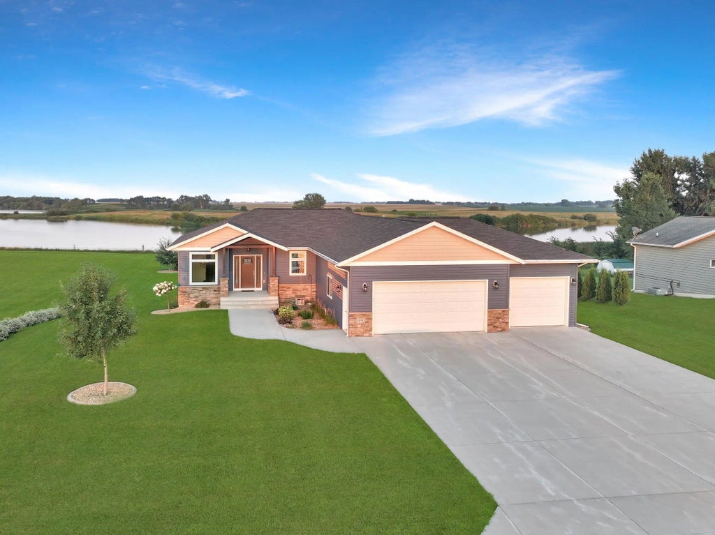 1090 Eastbay Avenue, Balaton