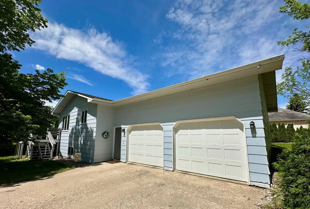 536 Park Avenue W, Greenbush